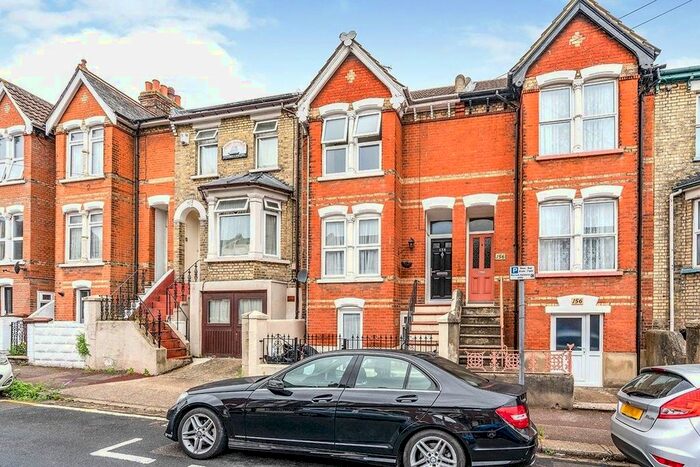 4 Bedroom Terraced House To Rent In Rochester Street, Chatham, Kent, ME4