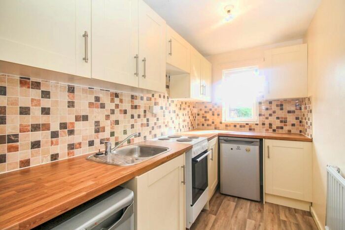 1 Bedroom Flat To Rent In Exeter Drive, Middleton, LS10