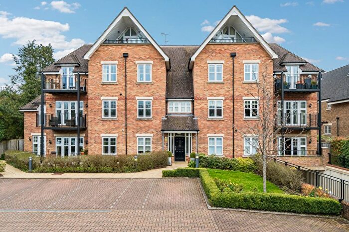 2 Bedroom Flat For Sale In Packhorse Road, Gerrards Cross, Buckinghamshire, SL9
