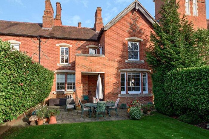 2 Bedroom Flat For Sale In Bedwell Park, Cucumber Lane, Essendon, Hatfield, AL9