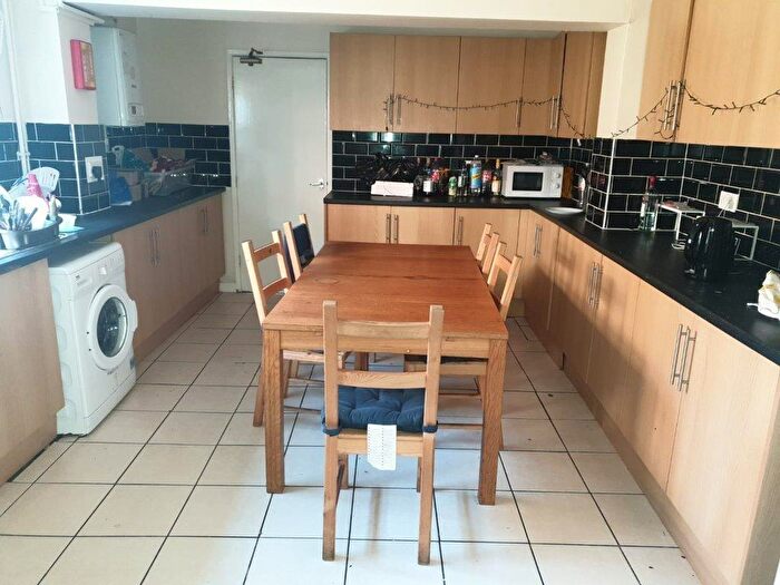 1 Bedroom Semi-Detached House To Rent In Lodge Road, SO14