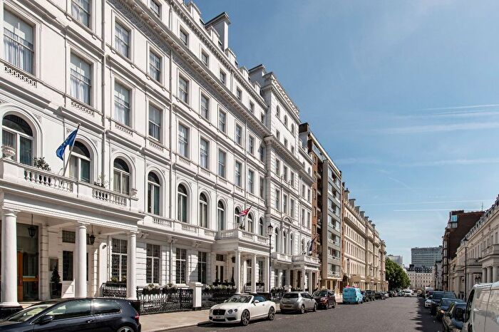 3 Bedroom Flat For Sale In Lancaster Gate, Hyde Park, W2