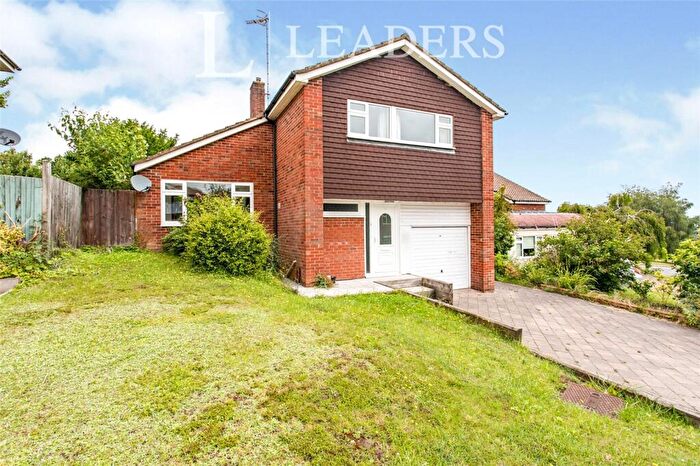 4 Bedroom House To Rent In Coniston Way, Reigate, Surrey, RH2