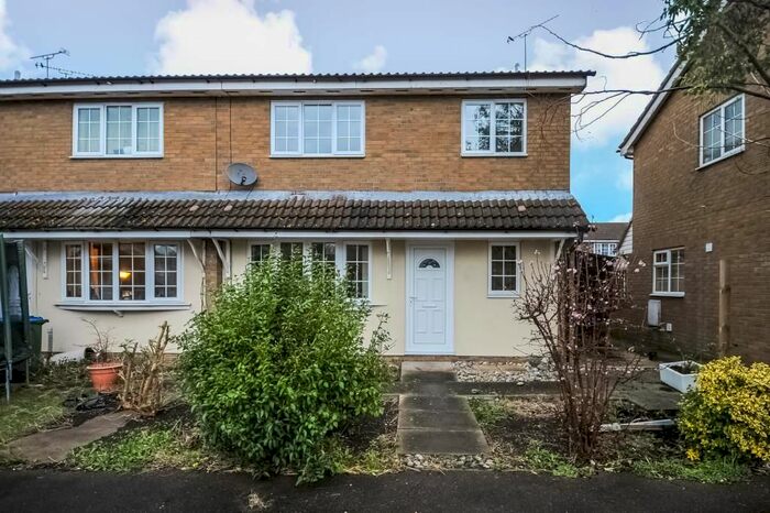 2 Bedroom End Of Terrace House To Rent In Cyclamen Place, Aylesbury, HP21