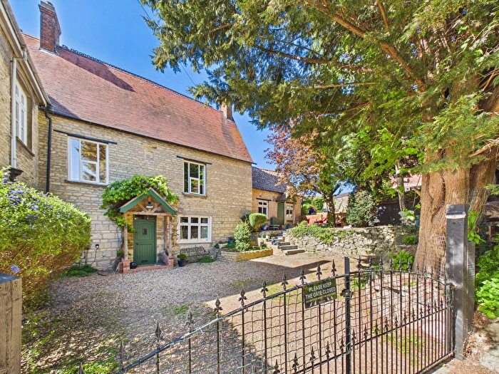 3 Bedroom Cottage For Sale In Little Street, Rushden, NN10