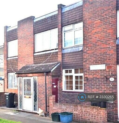 4 Bedroom Terraced House To Rent In Stanway Close, Chigwell, IG7