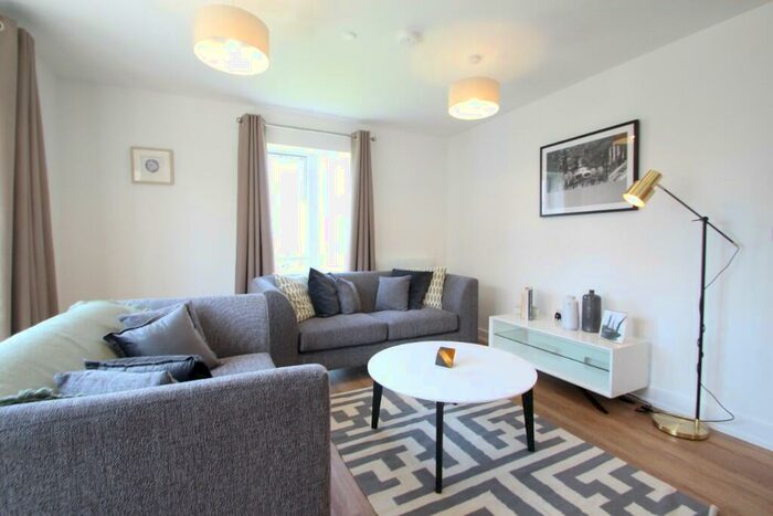3 Bedroom Apartment To Rent In Holmbush Mews, RH12