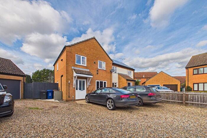 3 Bedroom House For Sale In Hawthorn Walk, Beck Row, Bury St. Edmunds, IP28