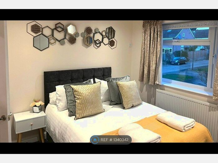 3 Bedroom Flat To Rent In Beech Tree Close, Stanmore, HA7