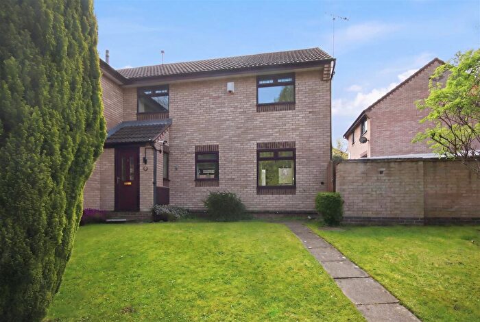 3 Bedroom Semi Detached House For Sale In Craglands Grove, Linacre Woods, Chesterfield, S40