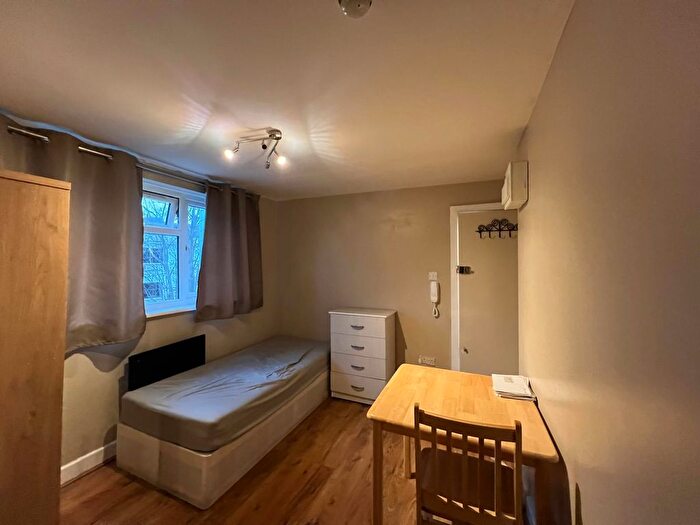 Studio To Rent In Cazenove Road, London, N16