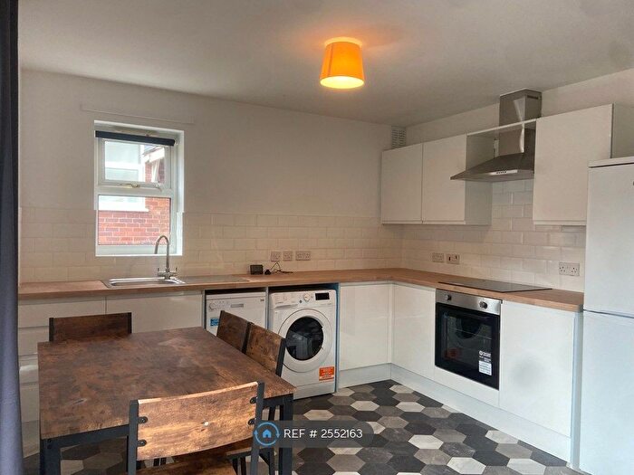 3 Bedroom Flat To Rent In Ladybarn Crescent, Manchester, M14