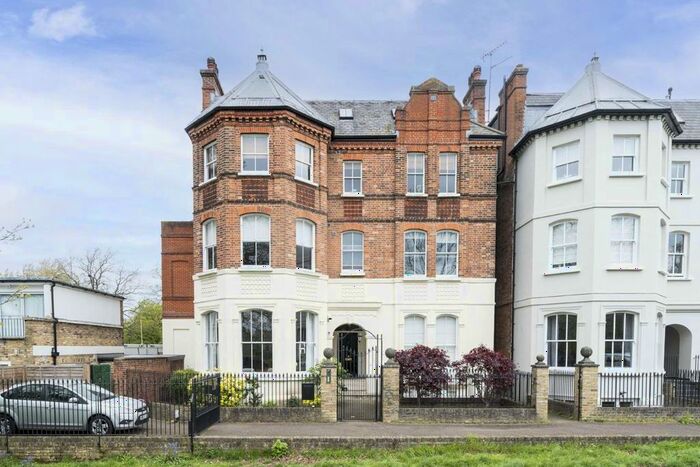 2 Bedroom Flat To Rent In Windmill Drive, London, SW4