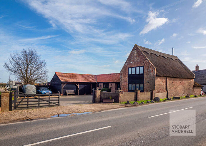 4 Bedroom Detached House For Sale In Thatch Farm Barn, Cantley, Norfolk, NR13