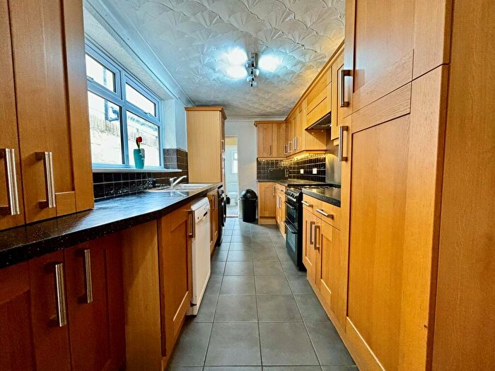 3 Bedroom Terraced House To Rent In Richmond Road, Gillingham, ME7