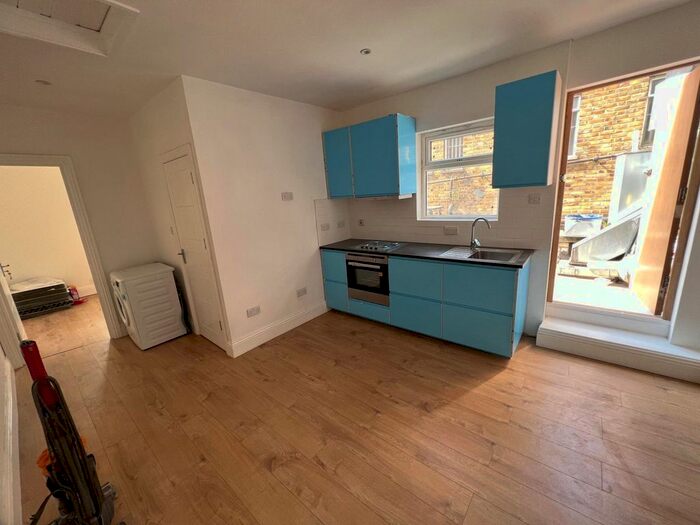 1 Bedroom Flat To Rent In Rigby Mews, Cranbrook Road, Ilford, Essex, IG1