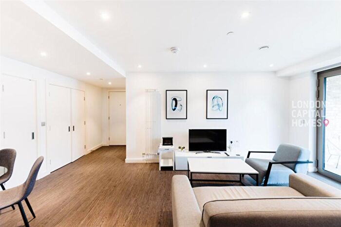 2 Bedroom Apartment To Rent In Western Gateway, London, E16