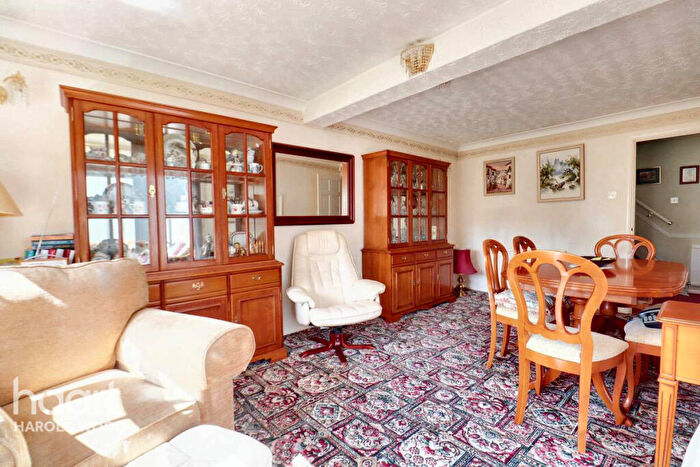 4 Bedroom Detached House For Sale In Tindall Close, Harold Wood, RM3