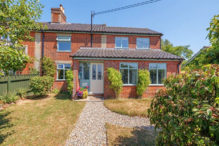 3 Bedroom Semi Detached House For Sale In Grove Farm Cottages, Spexhall, IP19