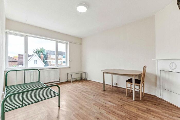 3 Bedroom Maisonette To Rent In Rochester Parade, High Street, TW13