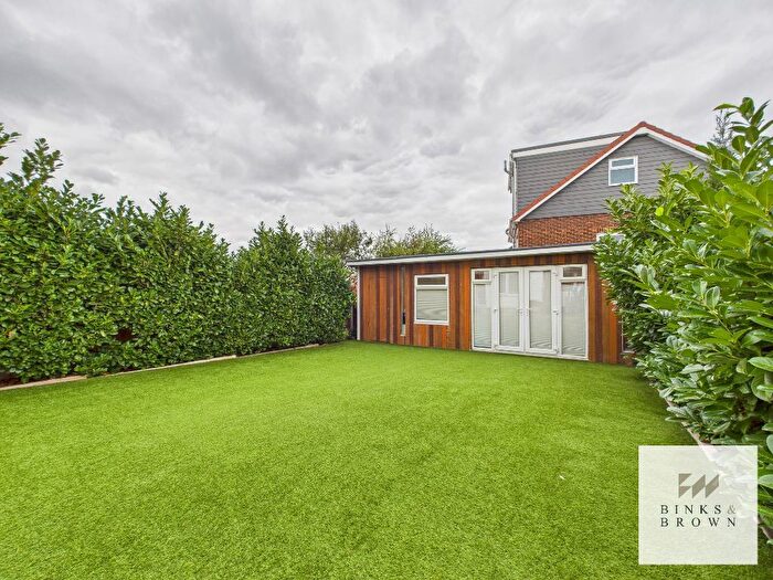 3 Bedroom Semi-Detached House For Sale In Woodbrooke Way, Corringham, Essex, SS17