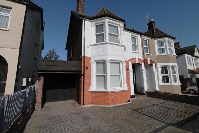 4 Bedroom Semi Detached House For Sale In Upminster Road, Hornchurch, Essex, RM11