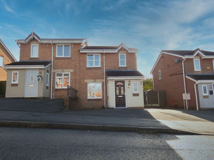 3 Bedroom Semi-Detached House To Rent In Hurricane Grove, Tunstall, Stoke-On-Trent, ST6