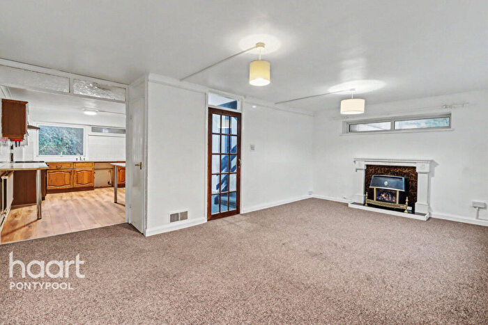 3 Bedroom Flat For Sale In Afon Court, Pontypool, NP4