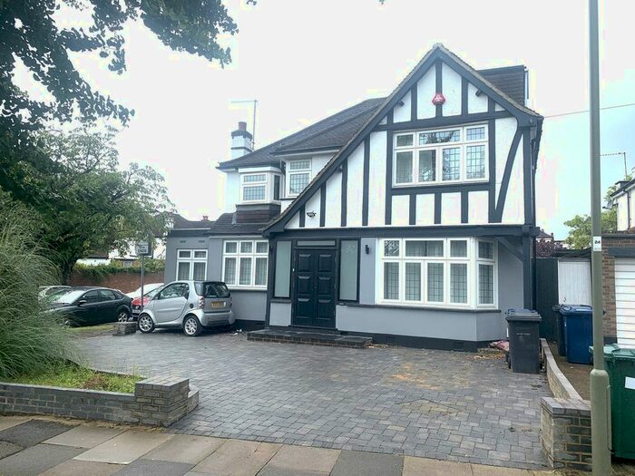 6 Bedroom Property To Rent In Green Lane, Edgware, HA8