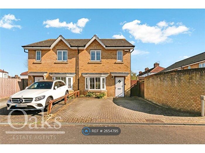 3 Bedroom Semi-Detached House To Rent In Cranesbill Close, London, SW16