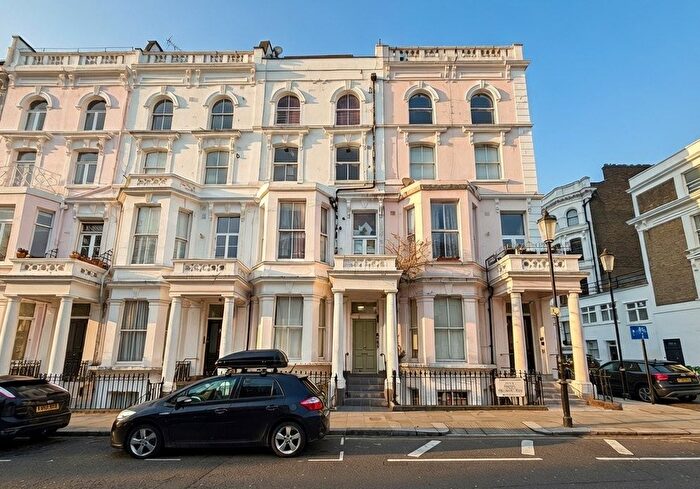1 Bedroom Flat For Sale In Flat F, Powis Square, Kensington And Chelsea, London, W11