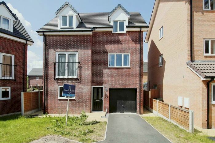 3 Bedroom Detached House To Rent In Leatham Avenue, Rotherham, South Yorkshire, S61