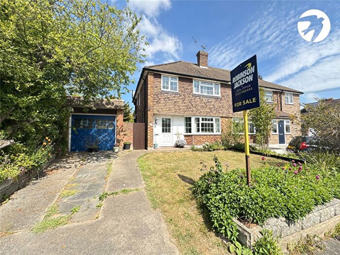 3 Bedroom Semi-Detached House For Sale In St Davids Road, Hextable, Kent, BR8