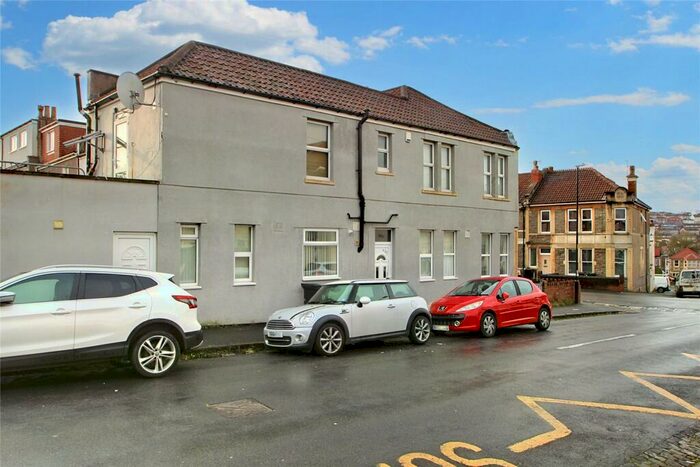 2 Bedroom Apartment For Sale In Winchester Road, Bristol, BS4