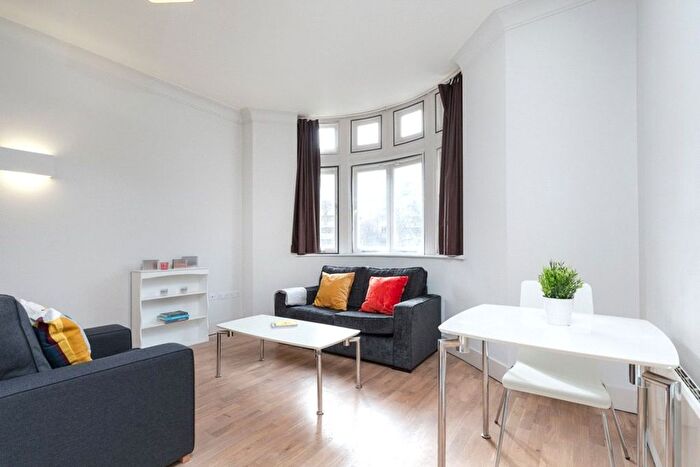 1 Bedroom Flat To Rent In Mile End Road, Albion Court, E1