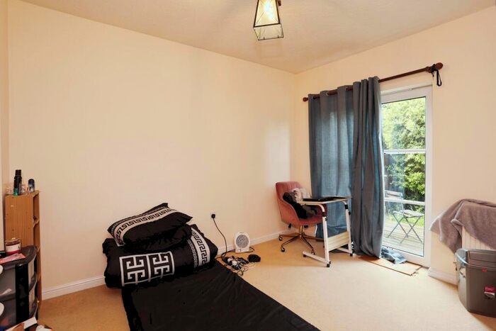 3 Bedroom Town House For Sale In South Knighton Road, Leicester, LE2