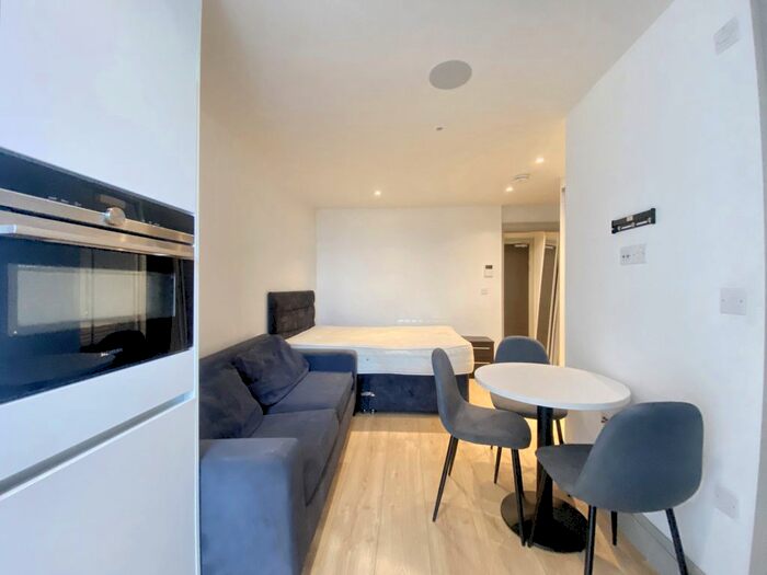 Studio To Rent In Mercantile House, Uxbridge, Greater London, UB8