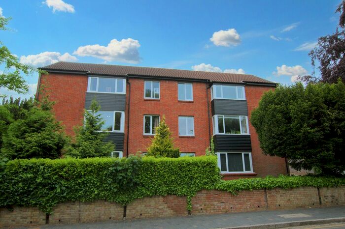 2 Bedroom Flat To Rent In Upper Lattimore Road, St.Albans, AL1