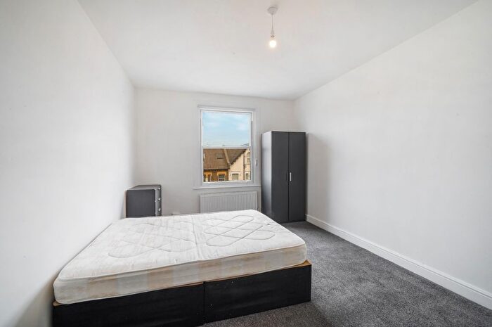 3 Bedroom Flat To Rent In Turnpike Lane, Hornsey, N8