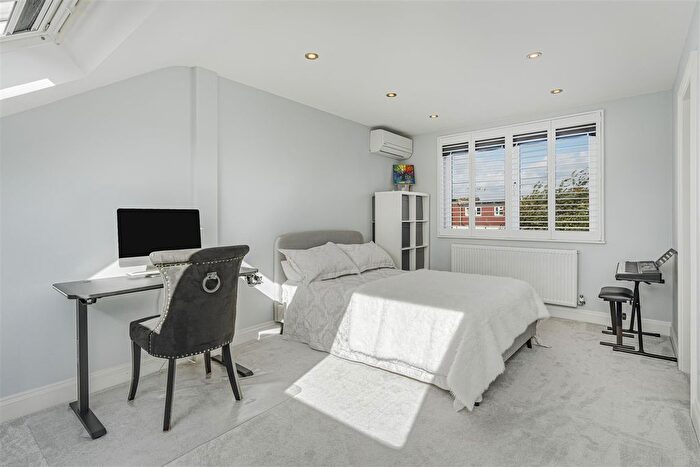 3 Bedroom Terraced House For Sale In Clarence Road, London, SW19