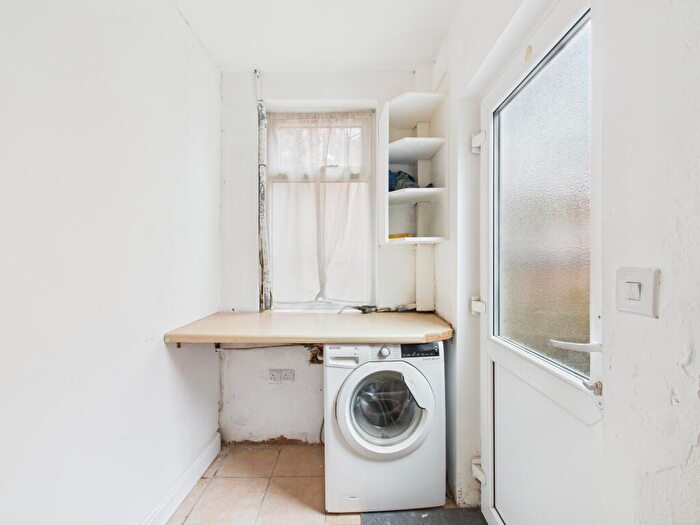 2 Bedroom Flat To Rent In Fosse Road South, Leicester, LE3