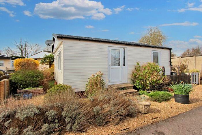 2 Bedroom Detached Bungalow For Sale In Sherfield-On-Loddon, RG27