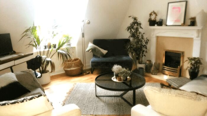 1 Bedroom Flat To Rent In L Raeburn Place, Edinburgh, EH4