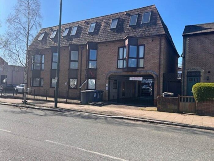 2 Bedroom Flat To Rent In East Barnet Road Barnet, Herts, EN4