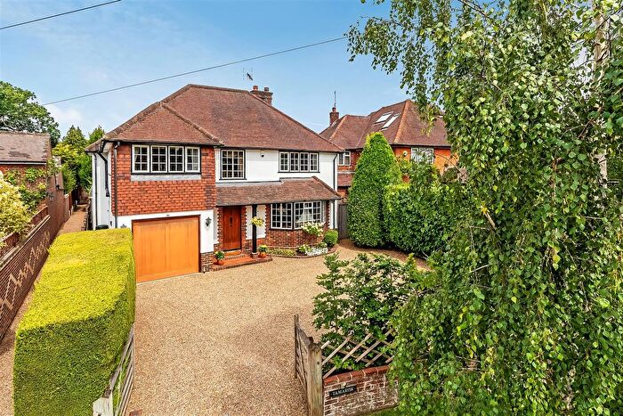 4 Bedroom Detached House For Sale In Ridgeway Close, Oxshott, KT22