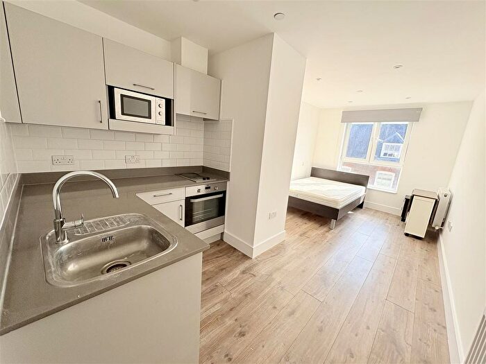 Studio To Rent In Kilburn High Road, London, NW6