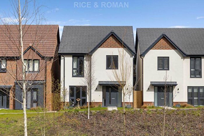 4 Bedroom Detached House For Sale In Collins Walk, Crowthorne, RG45