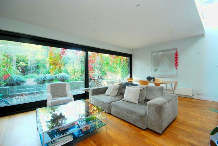 3 Bedroom House To Rent In Tottenham Road, Islington, London, N1