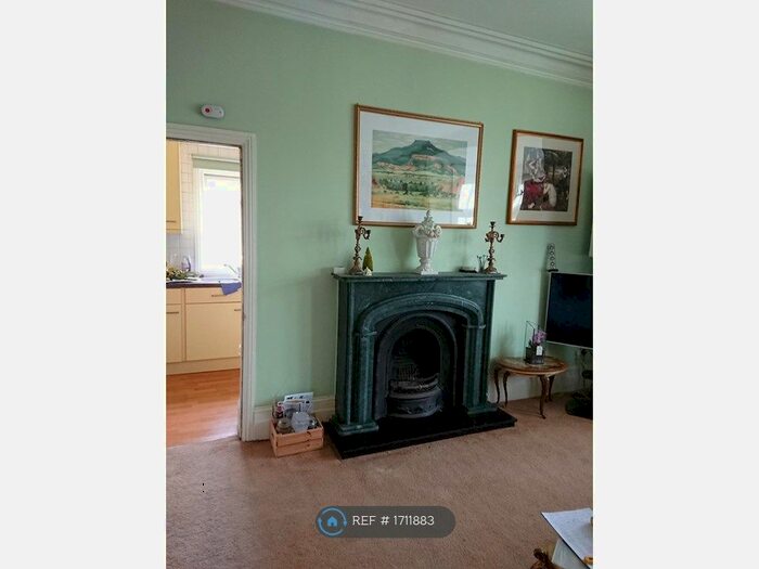 2 Bedroom Flat To Rent In Croydon Road, Surrey, CR3