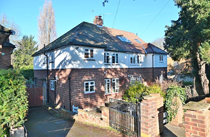 2 Bedroom Maisonette For Sale In Belmont Road, Twickenham, TW2